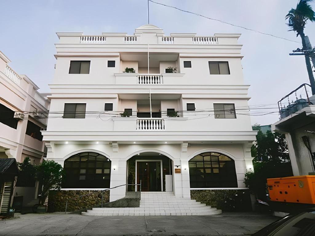 El Haciendero Private Hotel Iloilo City Exterior photo