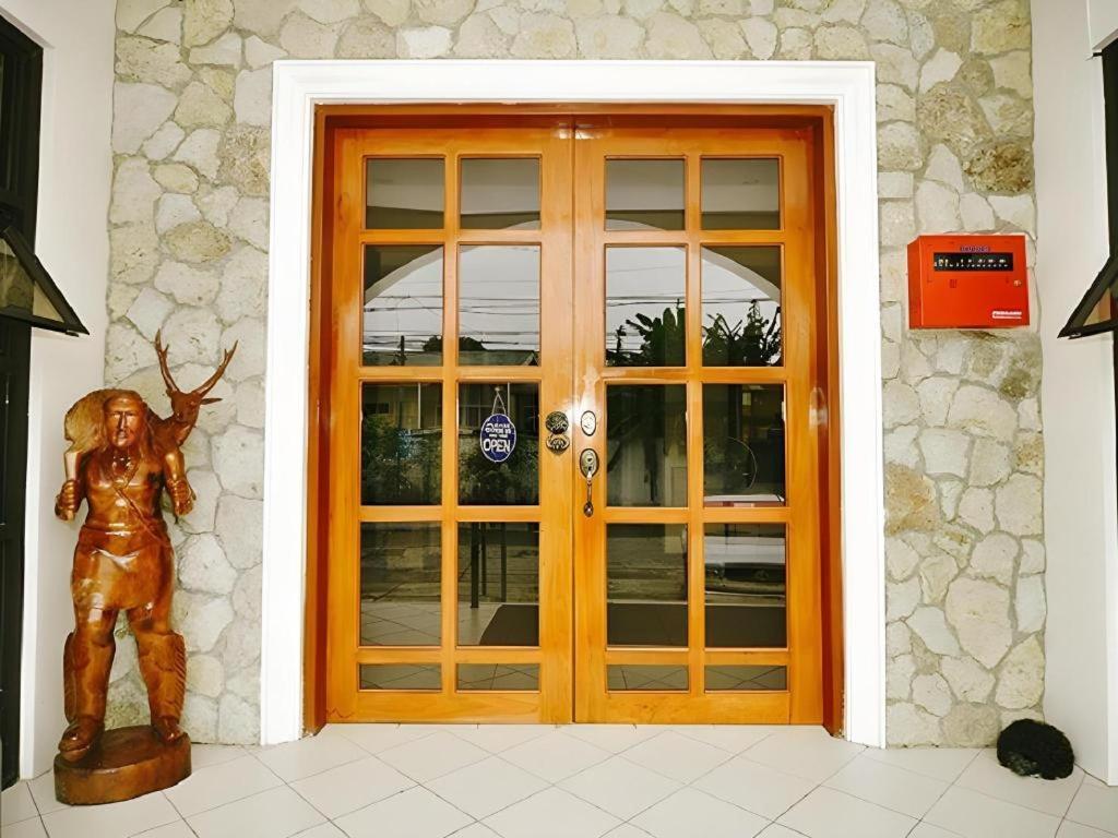 El Haciendero Private Hotel Iloilo City Exterior photo