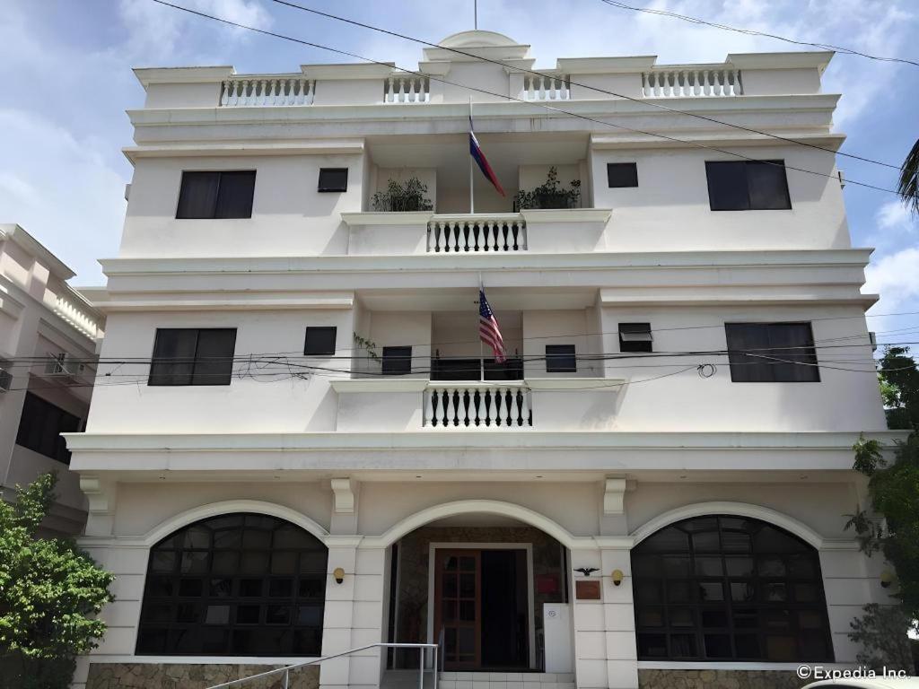 El Haciendero Private Hotel Iloilo City Exterior photo