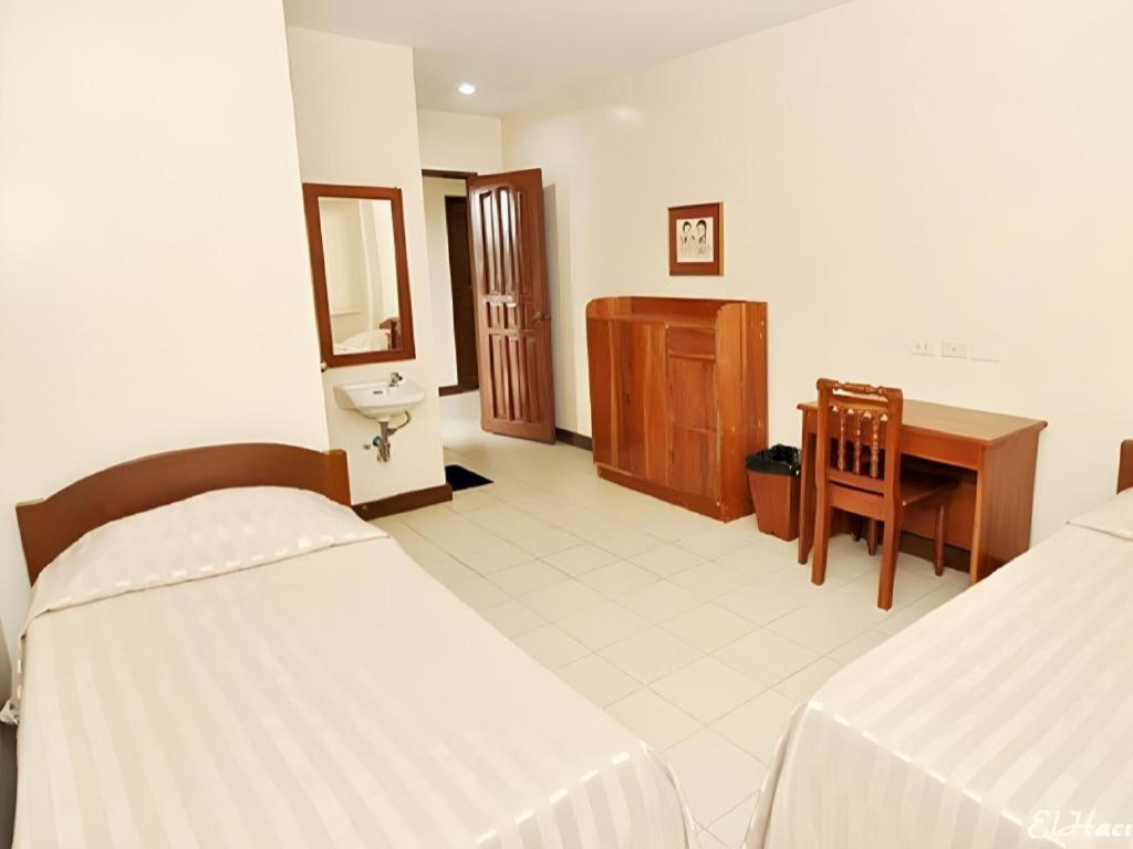 El Haciendero Private Hotel Iloilo City Exterior photo